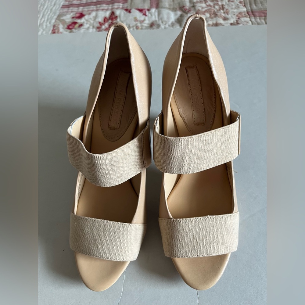 Banana Republic Tan heels